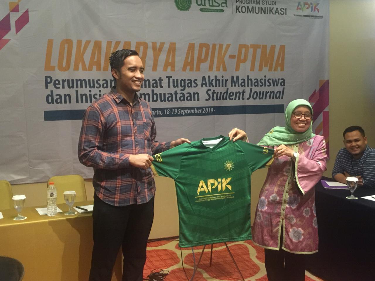 Prodi Komunikasi Gandeng APIK PTMA Gelar Lokakarya  Format Tugas Akhir Mahasiswa Ilmu Komunikasi
